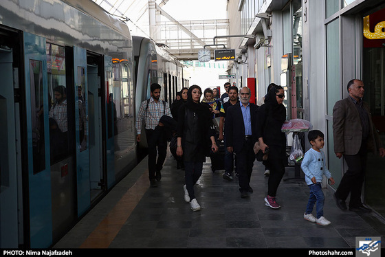 سرویس دهی قطار شهری در ایام نوروز / عکس: نیما نجف زاده / شهرآرا