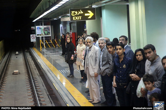 سرویس دهی قطار شهری در ایام نوروز / عکس: نیما نجف زاده / شهرآرا