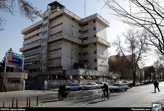 ساختمان مرکزی اداره مخابرات مشهد در خیابان عدل خمینی واقع شده است / عکس: سانازصفائی / شهرآرا