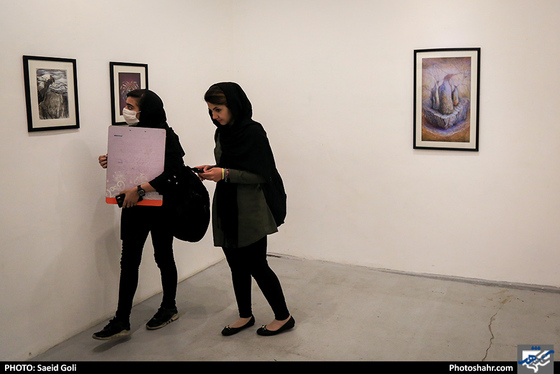 نمایشگاه نقاشی های رضاجنگی با موضوع "پرندگی" درگالری آرتین/ عکس: سعید گلی / شهرآرا