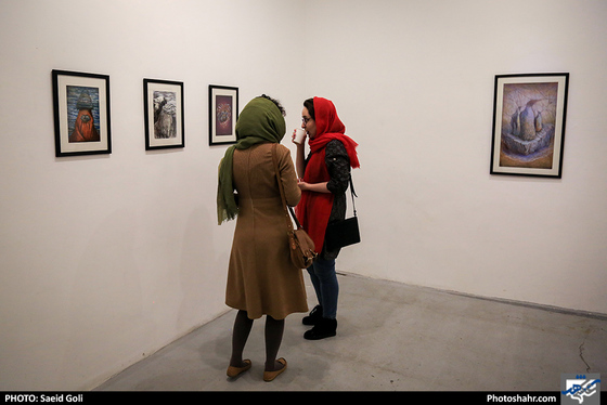 نمایشگاه نقاشی های رضاجنگی با موضوع "پرندگی" درگالری آرتین/ عکس: سعید گلی / شهرآرا