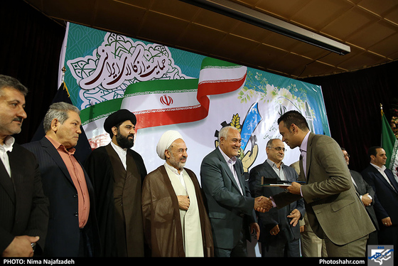 تقدیر از کارگران و واحدهای نمونه استان / عکس: نیما نجف زاده / شهرآرا