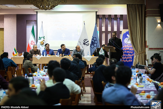 نشست هم اندیشی دبیران سازمان های مردم نهاد جوانان و اعضا شورای شهر با حضور دکتر احمدی معاون وزیر ورزش و جوانان/ عکس: مصطفی عباسی/ شهرآرا
