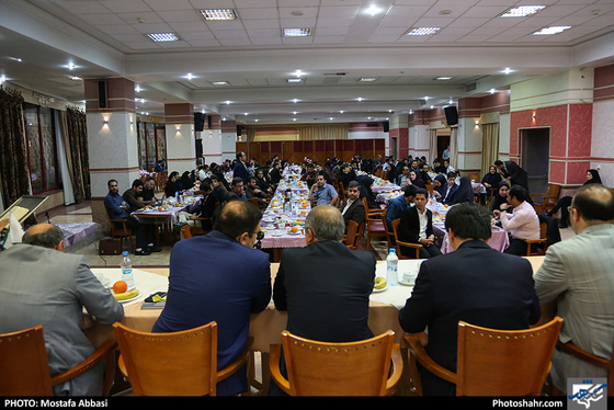 نشست هم اندیشی دبیران سازمان های مردم نهاد جوانان و اعضا شورای شهر با حضور دکتر احمدی معاون وزیر ورزش و جوانان/ عکس: مصطفی عباسی/ شهرآرا