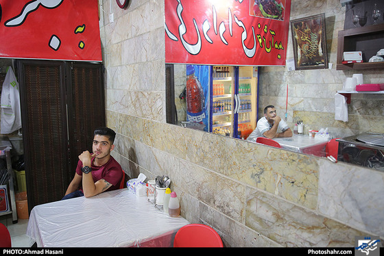 تماشای بازی ایران و پرتغال / عکس: احمد حسنی / شهرآرا