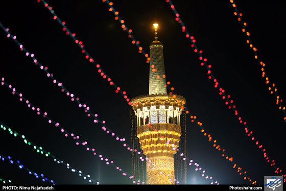آذین بندی و چراغانی حرم مطهر رضوی به مناسبت دهه کرامت / عکس: نیما نجف زاده / شهرآرا