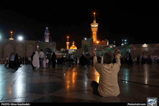 آذین بندی و چراغانی حرم مطهر رضوی به مناسبت دهه کرامت / عکس: نیما نجف زاده / شهرآرا