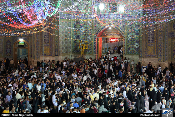 آذین بندی و چراغانی حرم مطهر رضوی به مناسبت دهه کرامت / عکس: نیما نجف زاده / شهرآرا