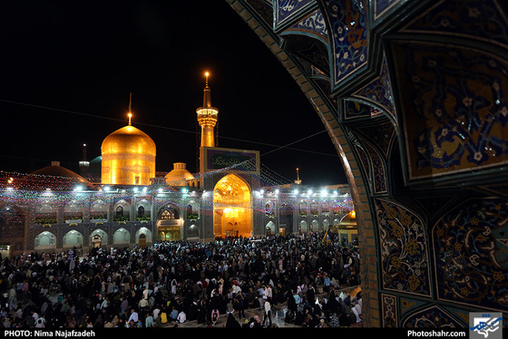 آذین بندی و چراغانی حرم مطهر رضوی به مناسبت دهه کرامت / عکس: نیما نجف زاده / شهرآرا