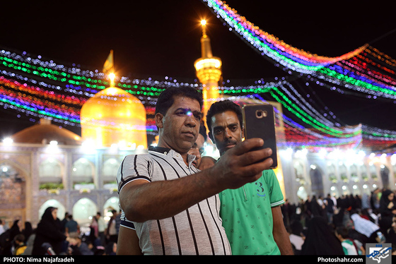 آذین بندی و چراغانی حرم مطهر رضوی به مناسبت دهه کرامت / عکس: نیما نجف زاده / شهرآرا