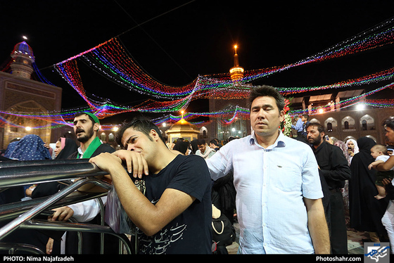 آذین بندی و چراغانی حرم مطهر رضوی به مناسبت دهه کرامت / عکس: نیما نجف زاده / شهرآرا
