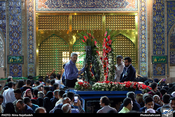 آذین بندی و چراغانی حرم مطهر رضوی به مناسبت دهه کرامت / عکس: نیما نجف زاده / شهرآرا