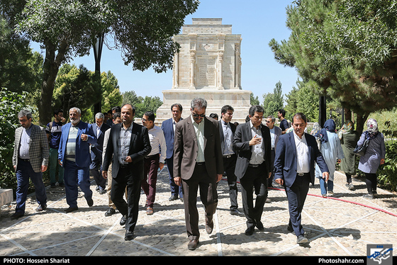 بازدید جمعی از مدیران رسانه های کشور از منطقه تاریخی توس / عکس: حسین شریعت / شهرآرا