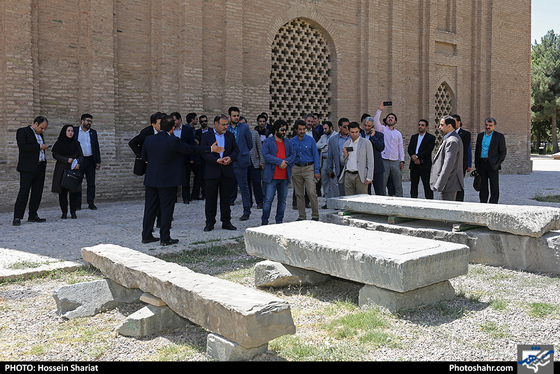 بازدید جمعی از مدیران رسانه های کشور از منطقه تاریخی توس / عکس: حسین شریعت / شهرآرا