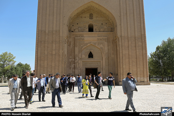 بازدید جمعی از مدیران رسانه های کشور از منطقه تاریخی توس / عکس: حسین شریعت / شهرآرا