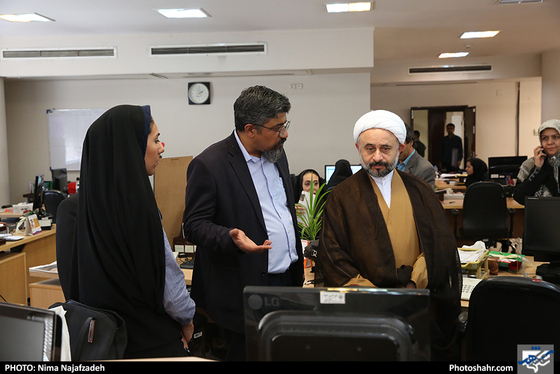 بازدید جمعی از مسئولین شهری از روزنامه شهرآرا به مناسبت روز خبرنگار / عکس: نیما نجف زاده / شهرآرا