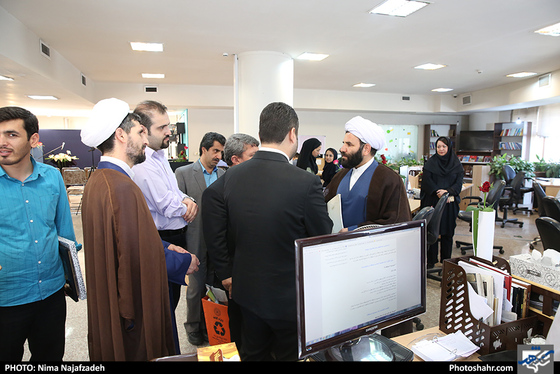 بازدید جمعی از مسئولین شهری از روزنامه شهرآرا به مناسبت روز خبرنگار / عکس: نیما نجف زاده / شهرآرا