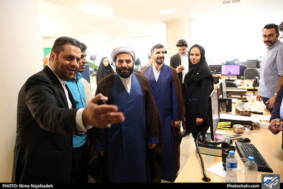 بازدید جمعی از مسئولین شهری از روزنامه شهرآرا به مناسبت روز خبرنگار / عکس: نیما نجف زاده / شهرآرا