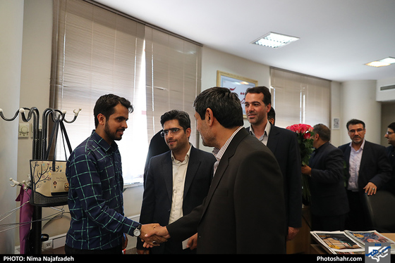 بازدید جمعی از مسئولین شهری از روزنامه شهرآرا به مناسبت روز خبرنگار / عکس: نیما نجف زاده / شهرآرا
