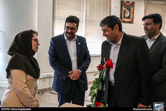 بازدید جمعی از مسئولین شهری از روزنامه شهرآرا به مناسبت روز خبرنگار / عکس: نیما نجف زاده / شهرآرا