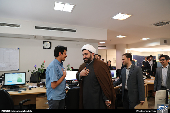 بازدید جمعی از مسئولین شهری از روزنامه شهرآرا به مناسبت روز خبرنگار / عکس: نیما نجف زاده / شهرآرا