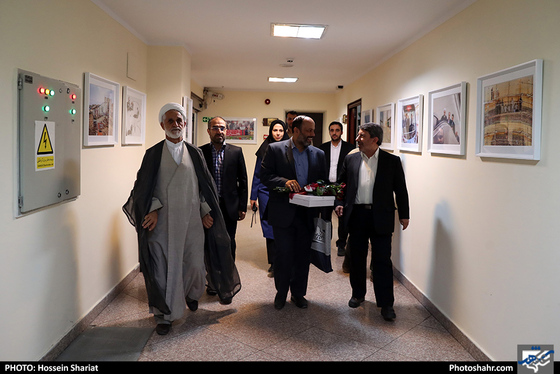 بازدید جمعی از مسئولان از روزنامه شهرآرا در روز خبرنگار / عکس: حسین شریعت / شهرآرا