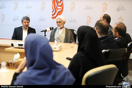 بازدید جمعی از مسئولان از روزنامه شهرآرا در روز خبرنگار / عکس: حسین شریعت / شهرآرا