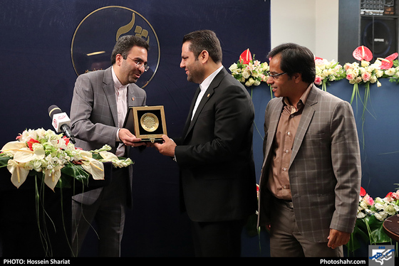 بازدید جمعی از مسئولان از روزنامه شهرآرا در روز خبرنگار / عکس: حسین شریعت / شهرآرا