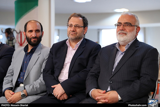 بازدید جمعی از مسئولان از روزنامه شهرآرا در روز خبرنگار / عکس: حسین شریعت / شهرآرا