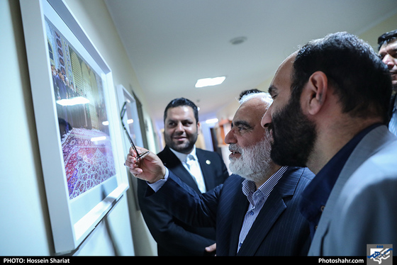 بازدید جمعی از مسئولان از روزنامه شهرآرا در روز خبرنگار / عکس: حسین شریعت / شهرآرا