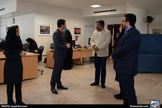 بازدید جمعی از مسئولین شهری از روزنامه شهرآرا به مناسبت روز خبرنگار- 4 / شهرآرا