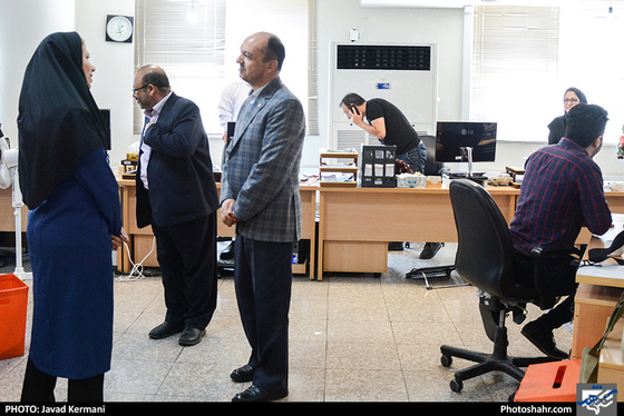 بازدید جمعی از مسئولین شهری از روزنامه شهرآرا به مناسبت روز خبرنگار- 4 / شهرآرا