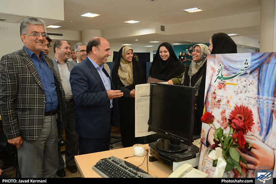 بازدید جمعی از مسئولین شهری از روزنامه شهرآرا به مناسبت روز خبرنگار- 4 / شهرآرا
