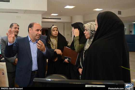 بازدید جمعی از مسئولین شهری از روزنامه شهرآرا به مناسبت روز خبرنگار- 4 / شهرآرا