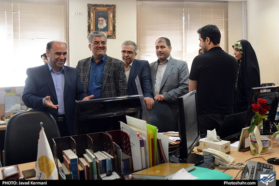 بازدید جمعی از مسئولین شهری از روزنامه شهرآرا به مناسبت روز خبرنگار- 4 / شهرآرا
