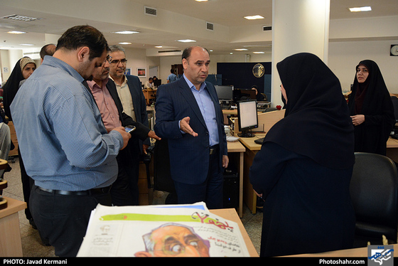 بازدید جمعی از مسئولین شهری از روزنامه شهرآرا به مناسبت روز خبرنگار- 4 / شهرآرا