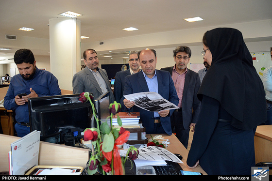 بازدید جمعی از مسئولین شهری از روزنامه شهرآرا به مناسبت روز خبرنگار- 4 / شهرآرا