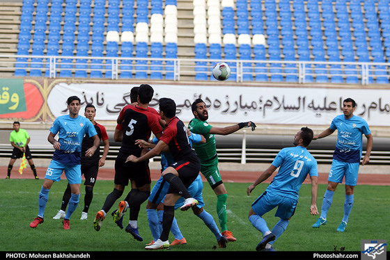 بازی تیم های سیاه جامگان و خونه به خونه از سری مسابقات دسته اول فوتبال کشور / عکس: محسن بخشنده / شهرآرا
