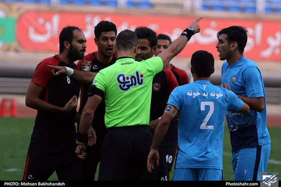 بازی تیم های سیاه جامگان و خونه به خونه از سری مسابقات دسته اول فوتبال کشور / عکس: محسن بخشنده / شهرآرا