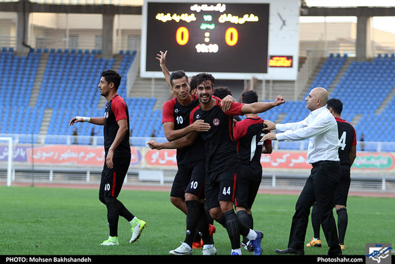 بازی تیم های سیاه جامگان و خونه به خونه از سری مسابقات دسته اول فوتبال کشور / عکس: محسن بخشنده / شهرآرا