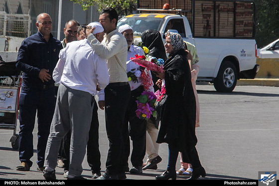 بازگشت نخستین گروه حجاج خراسانی به مشهد / عکس: محسن بخشنده / شهرآرا