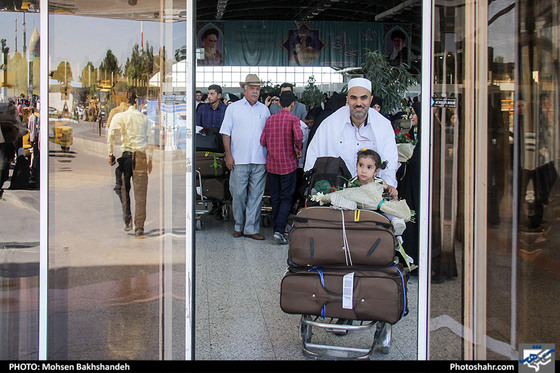 بازگشت نخستین گروه حجاج خراسانی به مشهد / عکس: محسن بخشنده / شهرآرا