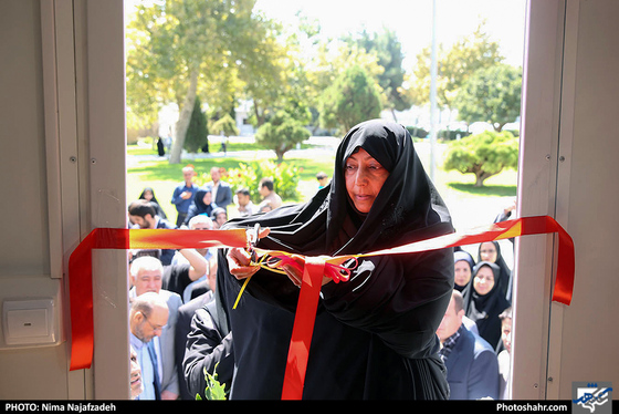 رونمایی از دومین کتابخانه سیار خیرساز مشهد / عکس: نیما نجف زاده / شهرآرا