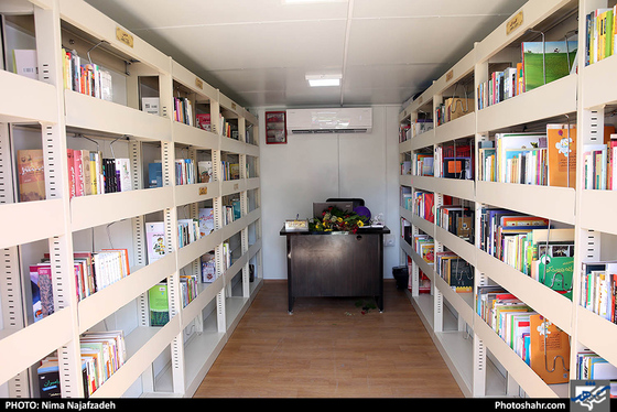 رونمایی از دومین کتابخانه سیار خیرساز مشهد / عکس: نیما نجف زاده / شهرآرا