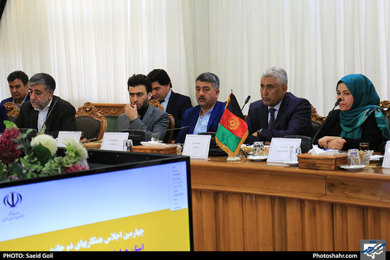 نشست مدیران و فعالان اقتصادی استان با والی هرات / عکس: سعید گلی / شهرآرا