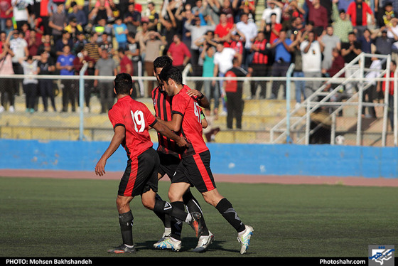 لیگ دسته یک فوتبال / مشکی پوشان خراسان و قشقایی شیراز / عکس: محسن بخشنده / شهرآرا