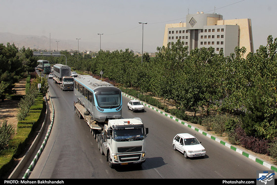ورود سیزدهمین قطار خط دو قطارشهری به مشهد / عکس: محسن بخشنده / شهرآرا