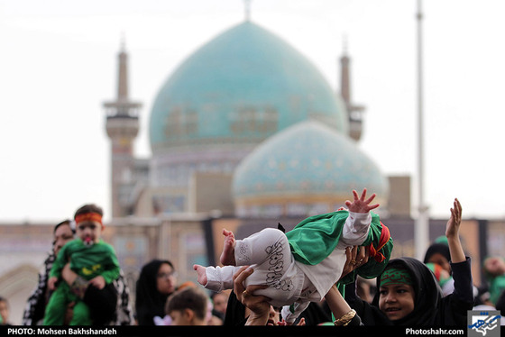 همایش شیرخوارگان حسینی در حرم مطهر رضوی / عکس: محسن بخشنده / شهرآرا