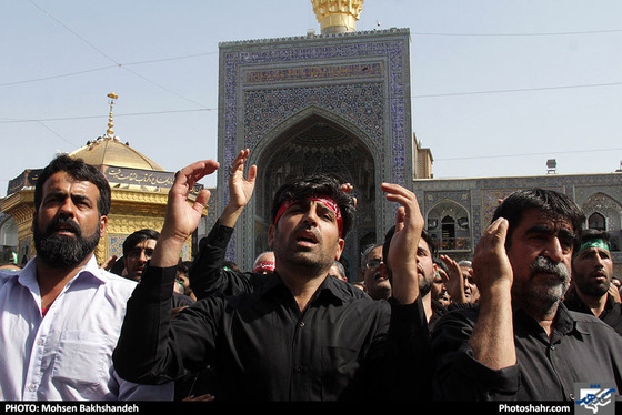 عزاداری تاسوعای حسینی در حرم مطهر رضوی / عکس: محسن بخشنده / شهرآرا