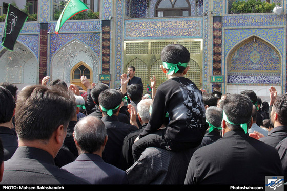 عزاداری تاسوعای حسینی در حرم مطهر رضوی / عکس: محسن بخشنده / شهرآرا